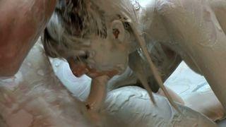 dreier sex beim schlammcatchen